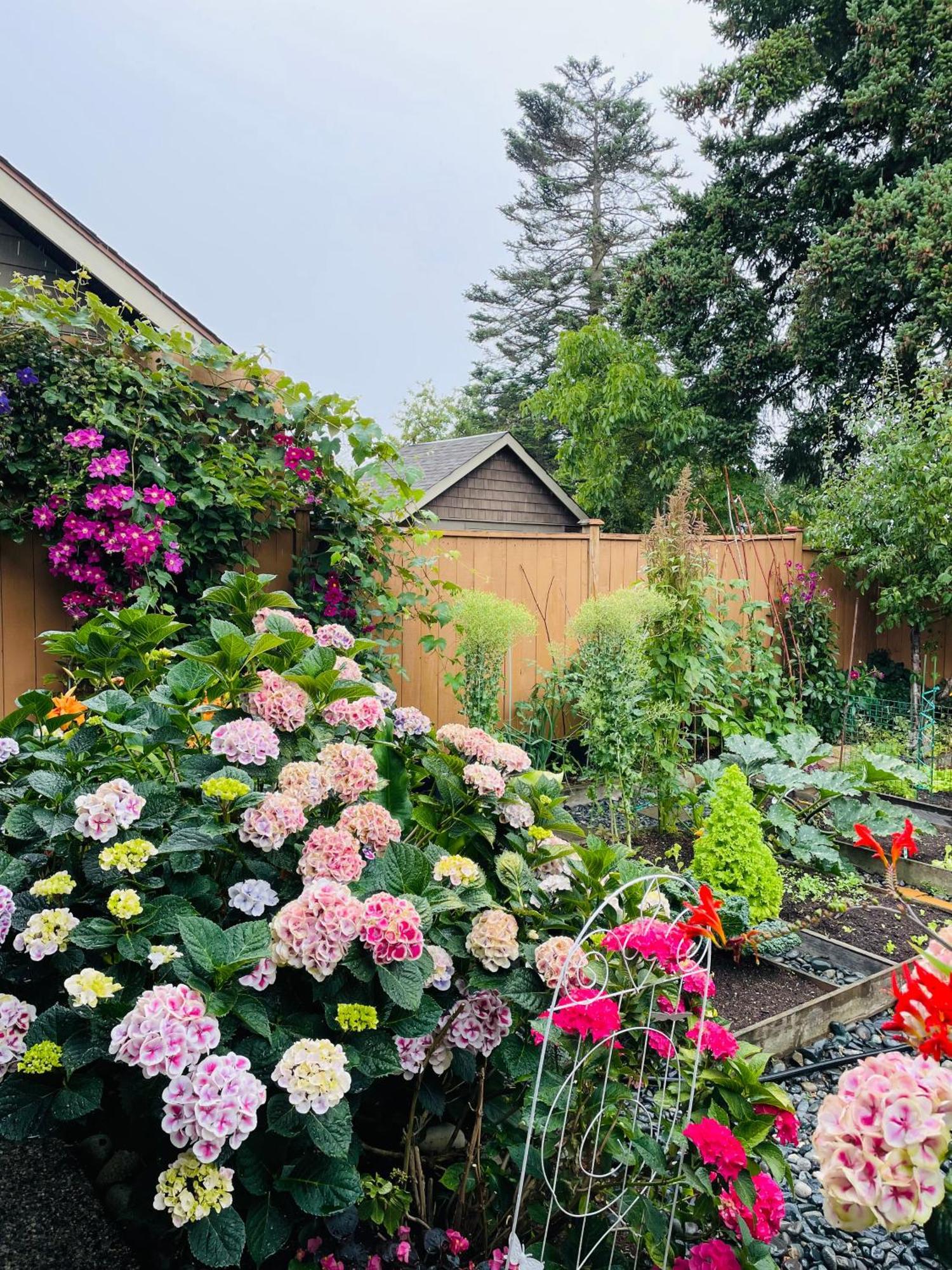 Garden Home In Victoria -Beautiful Home In Victoria Exterior photo